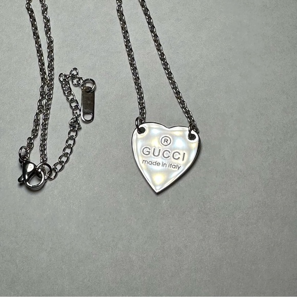 Like New Gucci TRADEMARK NECKLACE WITH HEART PENDANT - Picture 4 of 6